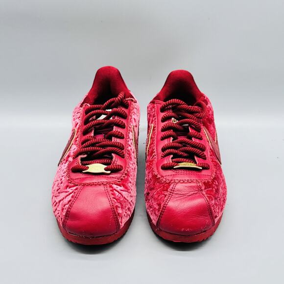 Nike Shoes Womens 7 Red Velvet Cortez SE Classic Floral Embroidered Gold Low Top - Picture 3 of 9